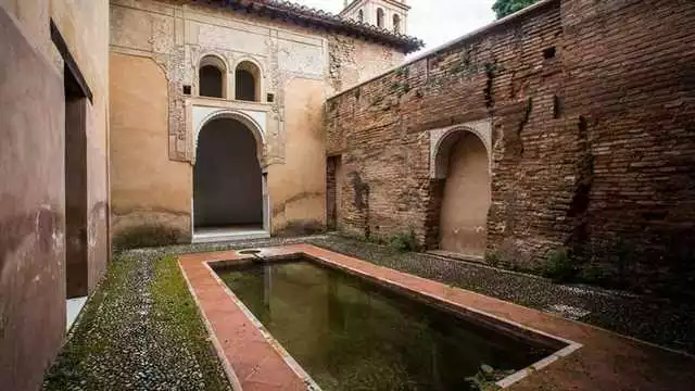 Visita Veniselle en Granada – Descubre una joya oculta de la Alhambra | Guía turística de España